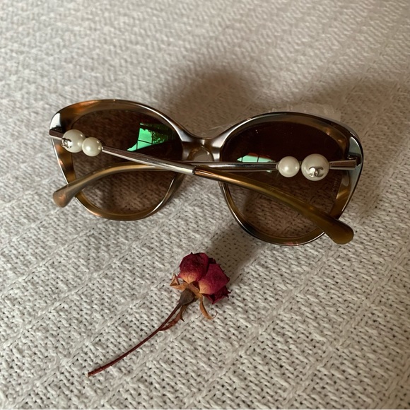 CHANEL Sunglasses Pearls & CC Logo - Picture 16 of 16